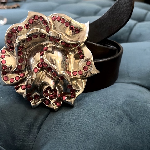 black leather belt with silver rose buckle covered in red crystals - Picture 1 of 4
